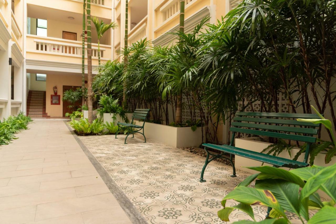 Park 38 Hotel Phuket Buitenkant foto