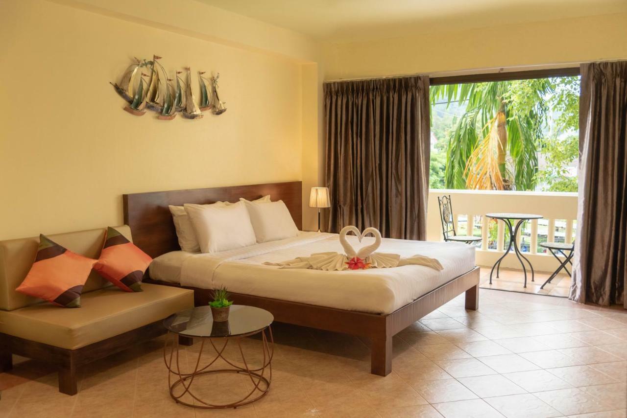 Park 38 Hotel Phuket Buitenkant foto