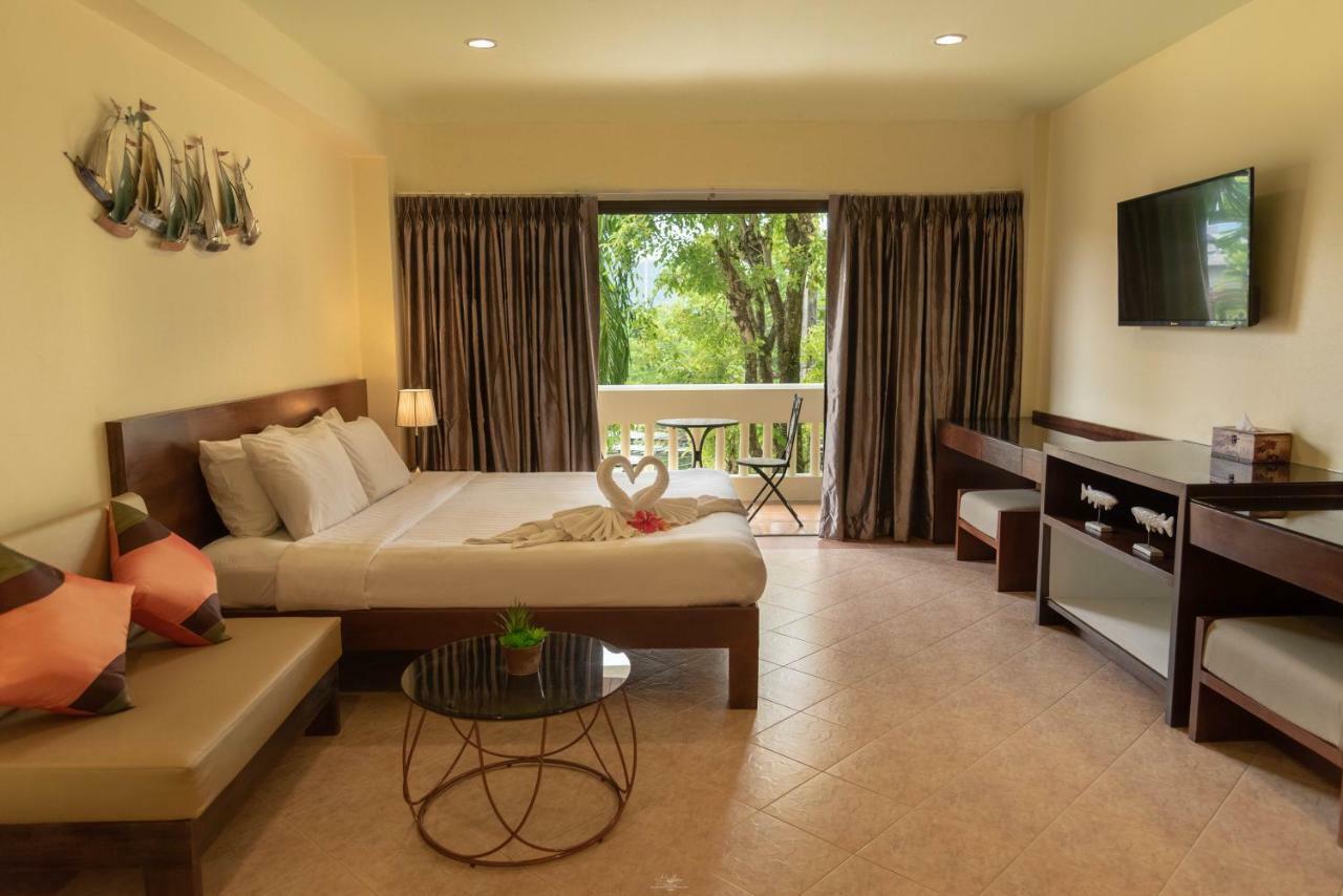 Park 38 Hotel Phuket Buitenkant foto